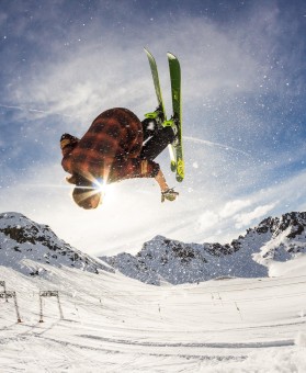 开云中国官网：美媒惊叹，球星缺席难挡青春风暴，马刺魔术绽放耀眼光芒