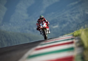 开云中国官网_以父之名，科贝尔28岁诞辰，守门员的坚韧与生日烛光