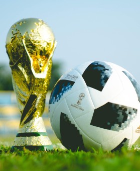 开云品牌-角田裕毅练习赛力压维斯塔潘展现速度，排位赛意外受挫留遗憾