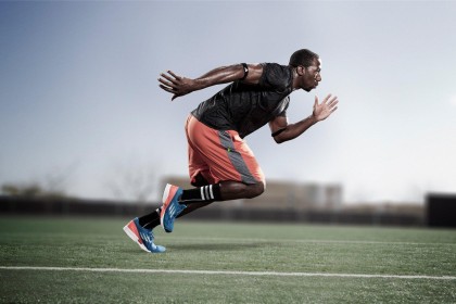 开云官方平台_拦都拦不住！场上肘击引争议，梅西挺身而出教育阿根廷老乡