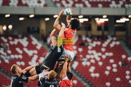 开云中国官网：青年欧冠赛场惊现种族歧视风波 切尔西小将受辱卡拉巴赫遭罚